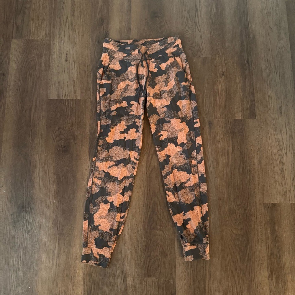 Lululemon Camo Jogger Pants Womens Size Medium Peach Black Athletic‎ Activewear